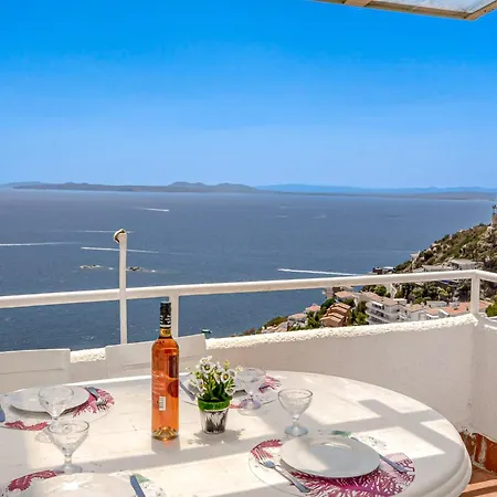 Apartment With Furnished Terrace